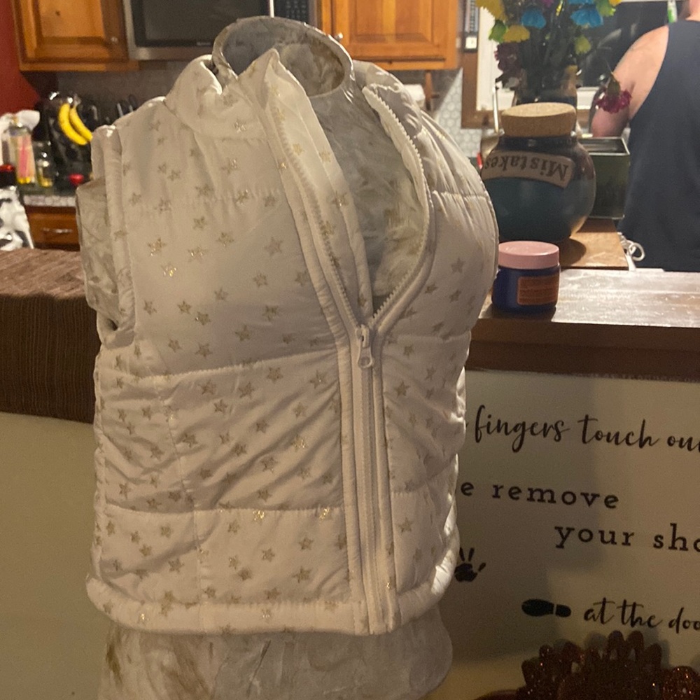 White baby vest. Size 18M